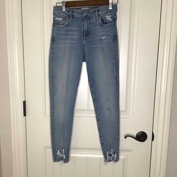 AGOLDE Sophie Crop Jeans with Chewed Hem and Waistband. - Picture 3 of 15